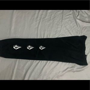 black volcom pants